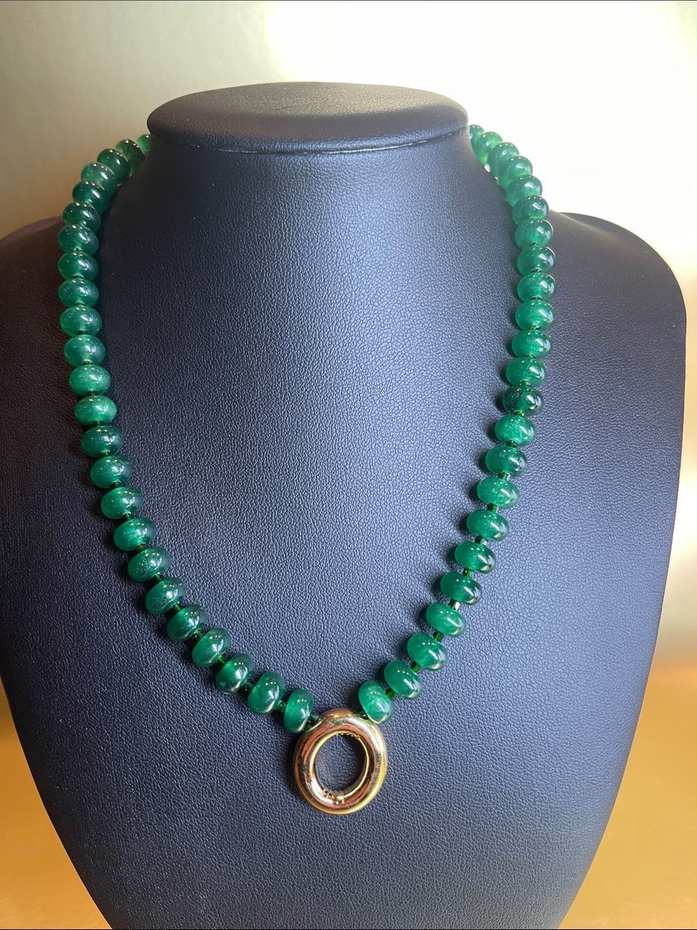 Green Jade Beaded Necklace with Gold Circle Pendant - Women Jewelry mm-01373
